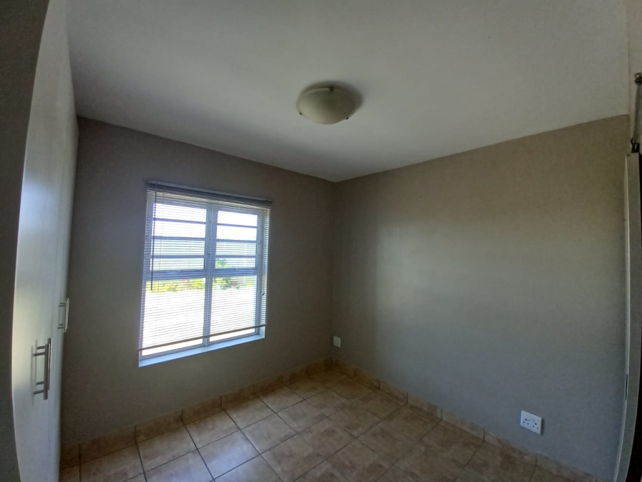 To Let 2 Bedroom Property for Rent in Uitzicht Western Cape